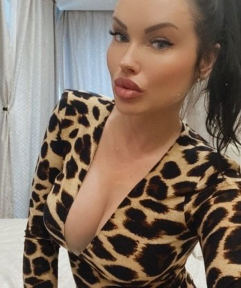 Предлагаю широкий спектр услуг, чтобы удовлетворить все твои желания. 💋
Я могу быть твоей подружкой на время встречи или таинственной незнакомкой, которая исполнит все твои фантазии. Люблю экспериментировать и открывать новые грани удовольствия. 💫
Мои фото 100% реальные и ты убедишься в этом, когда увидишь меня лично. В моих объятиях ты почувствуешь настоящую страсть и нежность. ♥️
У меня много положительных отзывов от моих довольных клиентов, ты можешь прочитать их на моем сайте или спросить об этом меня саму. Забудь обо всех рутинных проблемах и позволь мне удовлетворить твои самые смелые мечты. 😘
Я живу в Москве и с нетерпением жду нашей встречи в уютной обстановке моей студии или гостинице. Для организации встречи просьба звонить на указанный номер. Буду рада тебе! 💕 Маргарита